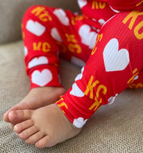 Load image into Gallery viewer, Leggings: KC Heart on Red
