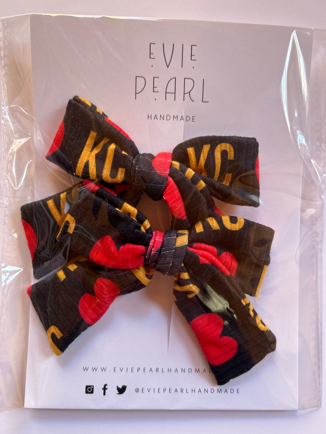 Pigtail Bows: KC Heart on Black