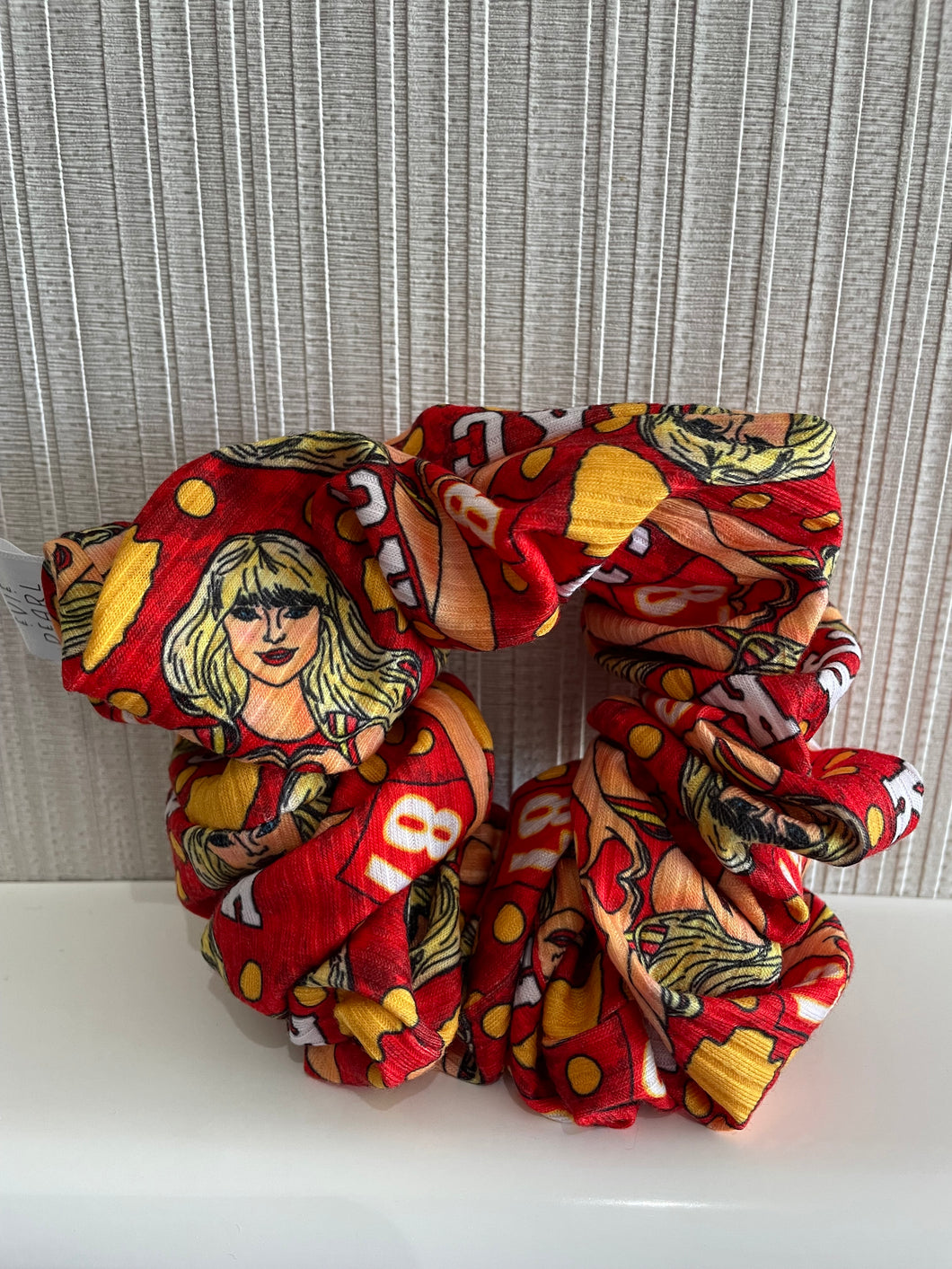 Scrunchie: Taylor on Red